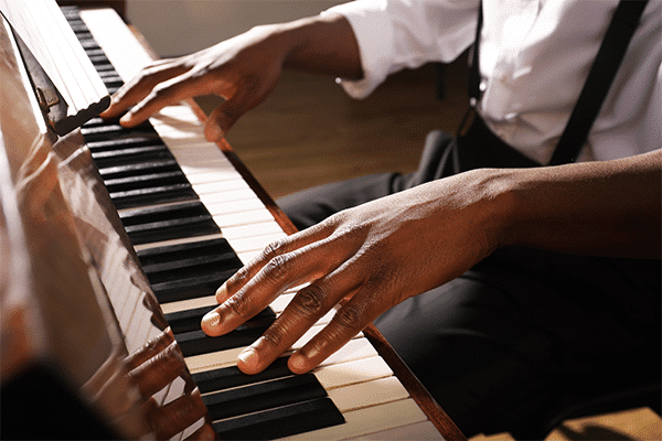 piano-hands-660by400